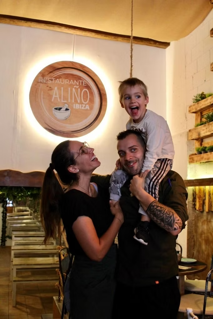 Cena con nosotros